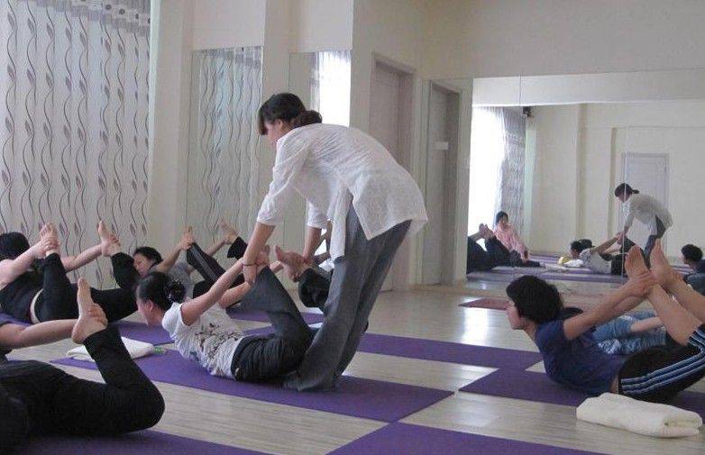 产后如何瘦肚子 5招产后瑜伽学起来