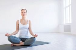 快速瘦大腿瑜伽动作 两招甩掉大象腿