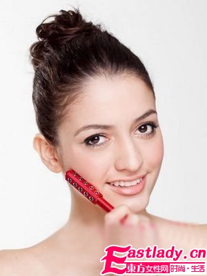 圆脸长脸方脸鹅蛋倒三角脸型的发型搭配原则