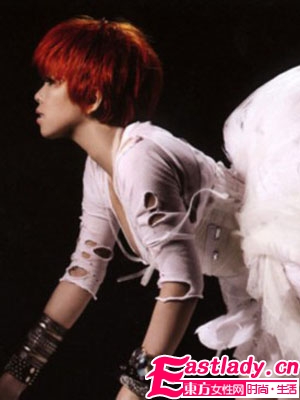 女明星大秀锅盖头发型 可爱又个性