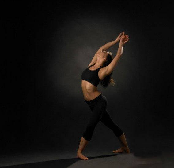 5大减肥瑜伽动作 叫上闺蜜一起做起来