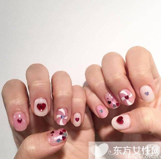 9款闪闪惹人爱美甲图案 还不赶紧学起来