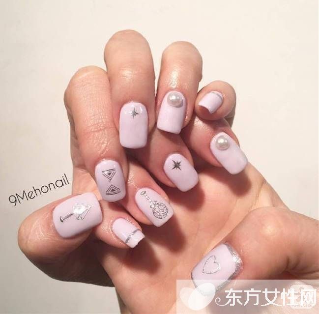 9款闪闪惹人爱美甲图案 还不赶紧学起来