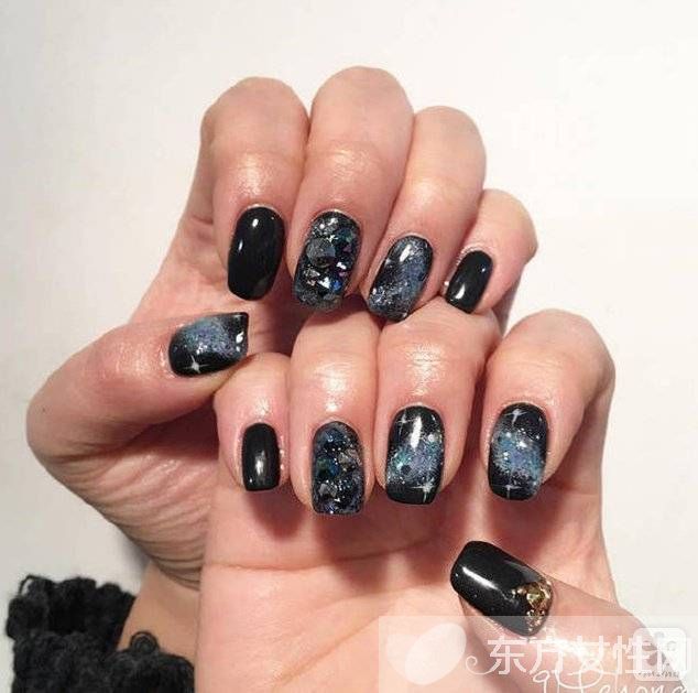 9款闪闪惹人爱美甲图案 还不赶紧学起来