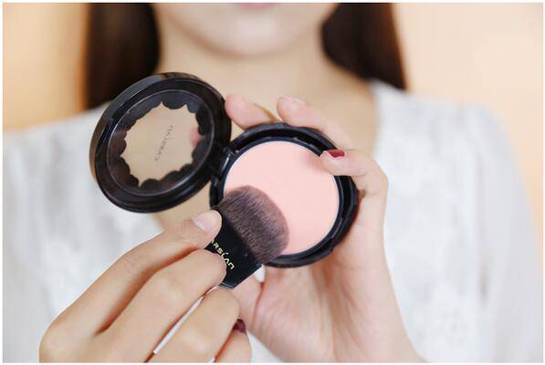 怎样化妆更 减龄  教你少女妆画起来