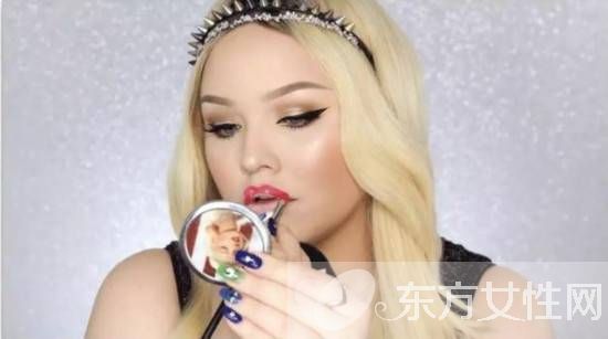 如何用唇釉打造完美唇妆 跟她学准没错