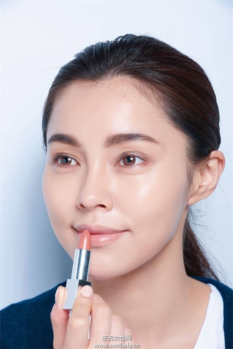 三款夏季最潮唇妆配时尚墨镜 路人变潮人