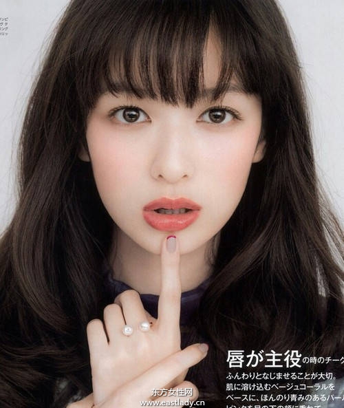 从眼影到唇膏一气呵成 成熟女人味日系妆感这样化