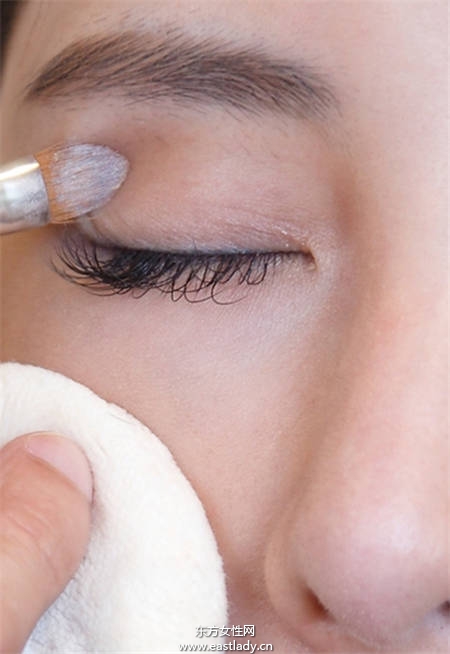 用眼睛勾走男人 简单眼妆的画法营打造出萌感女主角眼妆