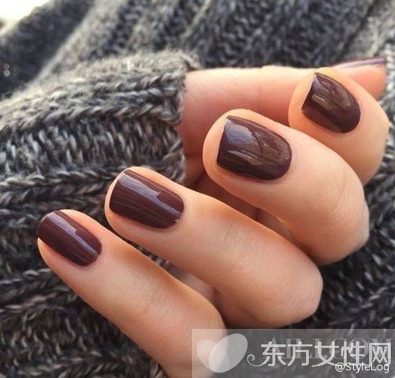 今年秋冬流行色 全在这些毛衣美甲里