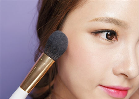 肤色分冷暖 眼妆画法大不同