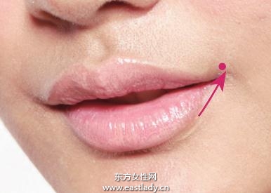 描画唇妆的基本手法