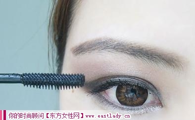 黑色小烟熏眼妆画法缔造低调女王范