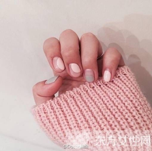 今年秋冬流行色 全在这些毛衣美甲里