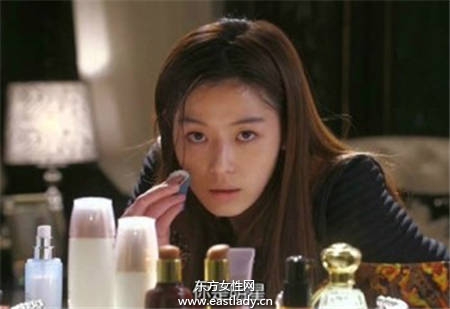 夏天脱妆好烦恼 正确补妆保持肌肤水润