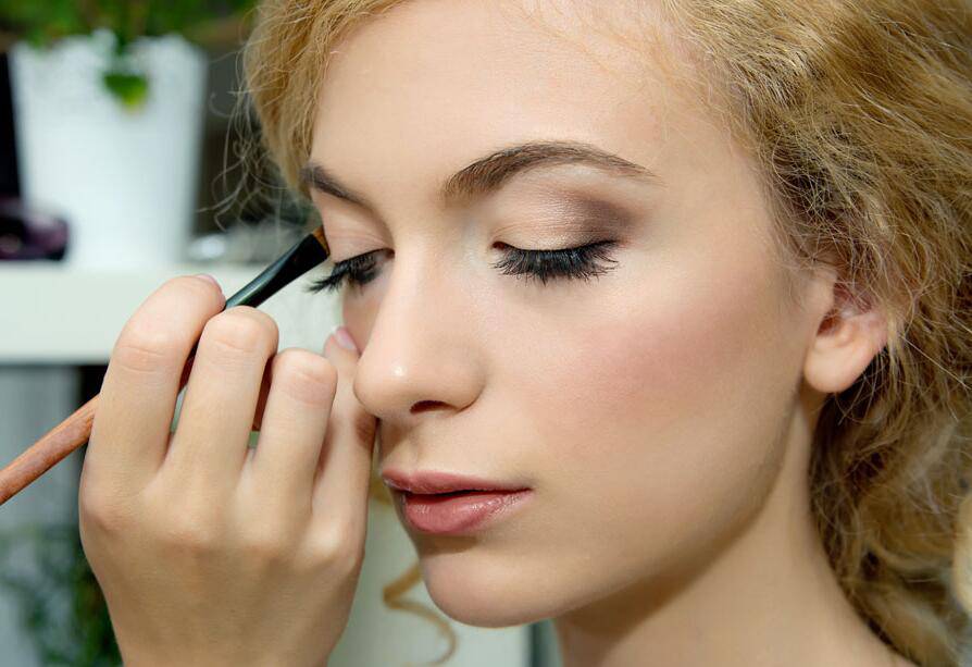 韩妆眼影画法步骤介绍 裸妆的最佳画法