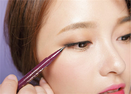 肤色分冷暖 眼妆画法大不同