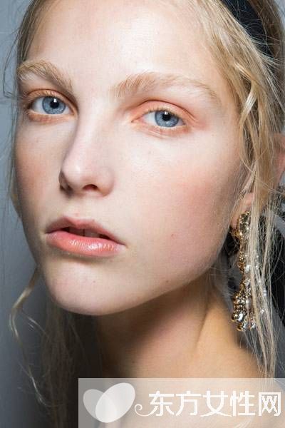 春夏就做白嫩派 蜜桃色眼影真的好用不挑人