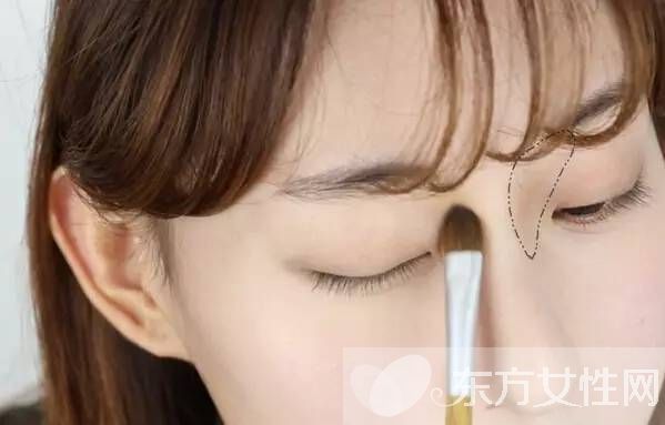 减龄扮嫩学生妆 简单修饰让你青春气息爆棚