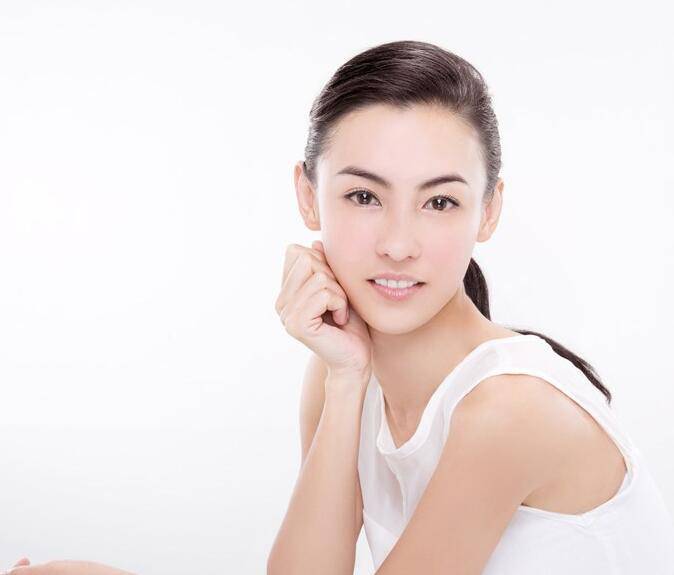 简单易学的淡妆教程 让你呈现天生丽质