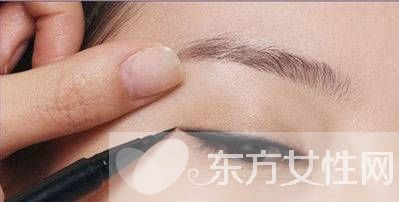 怎么画眼线更好看 初学者必看的眼线N种画法