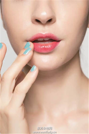 彩妆点缀让心情瞬间转换到「假期模式」