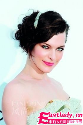 学明星打造健康立体烟熏妆