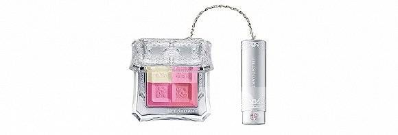 天后王菲几年前玩过的＂耳朵腮红＂成霓虹国新潮流