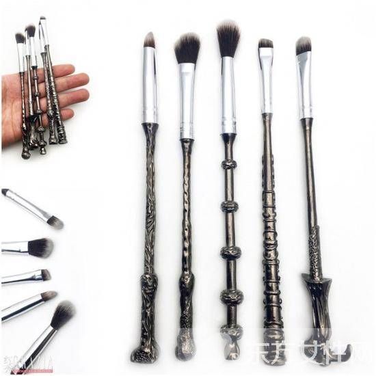 这么高颜值的美妆刷子是不是要来两把