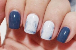 时尚的晕染美甲自然少不了宝蓝色