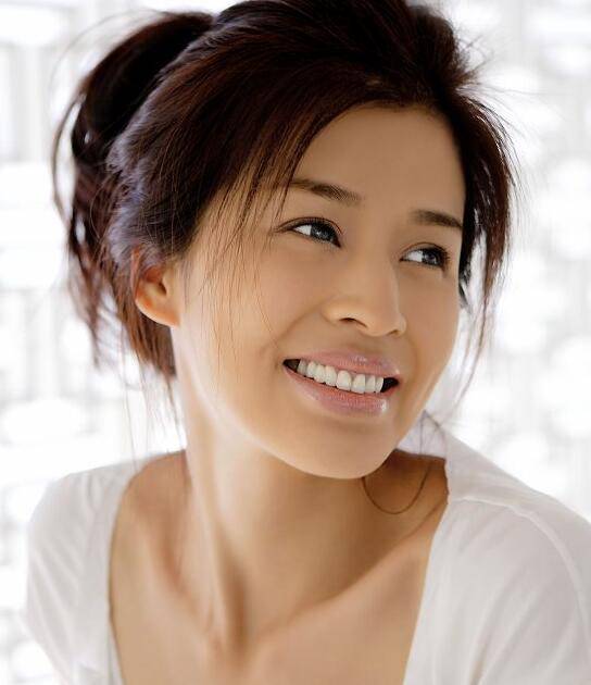 简单易学的淡妆教程 让你呈现天生丽质