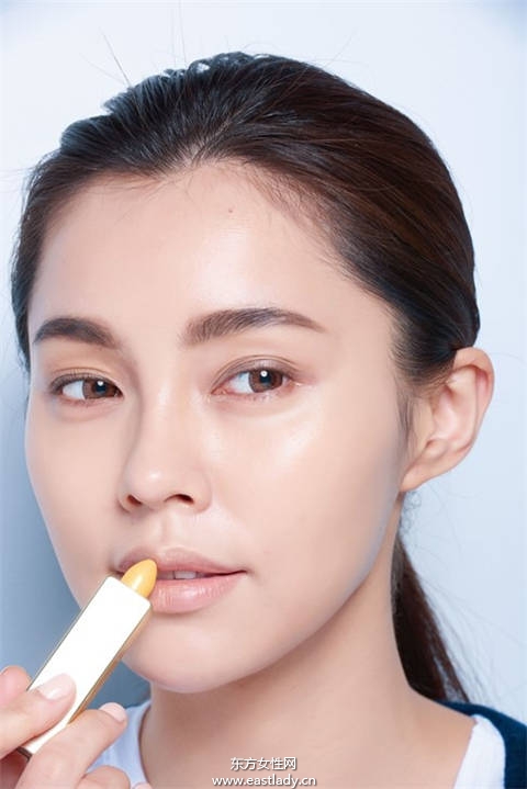 三款夏季最潮唇妆配时尚墨镜 路人变潮人