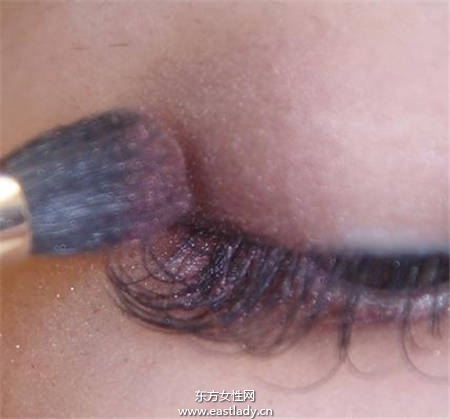 用眼睛勾走男人 简单眼妆的画法营打造出萌感女主角眼妆