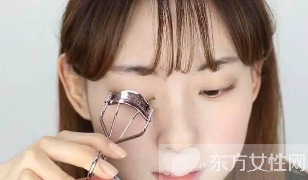 减龄扮嫩学生妆 简单修饰让你青春气息爆棚