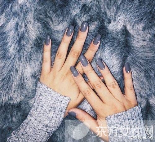 今年秋冬流行色 全在这些毛衣美甲里