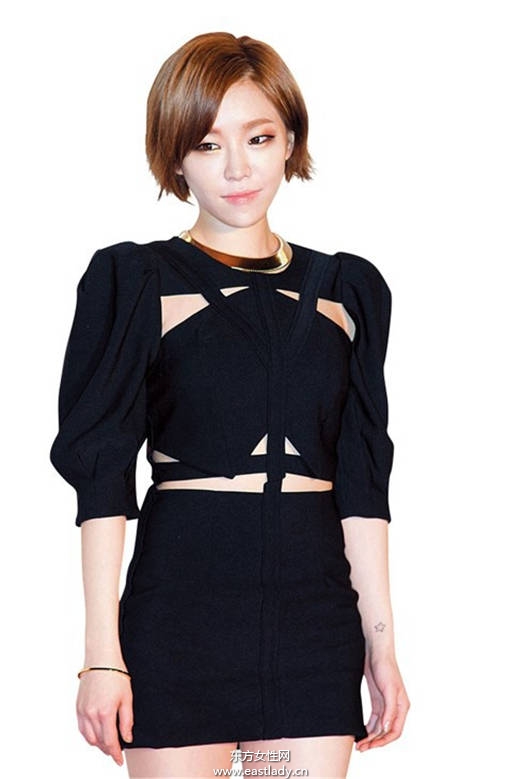 孙佳人李圣经演绎烟燻妆+辣妹风穿搭