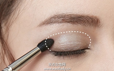 眼妆新画法营造透明感砂糖光泽眼眸