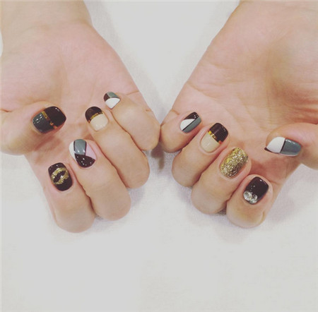 今秋最夯的美甲设计方案 每一款都很很棒的哟