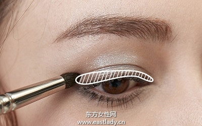 眼妆新画法营造透明感砂糖光泽眼眸