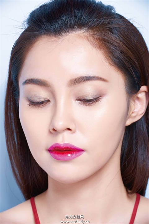 三款夏季最潮唇妆配时尚墨镜 路人变潮人