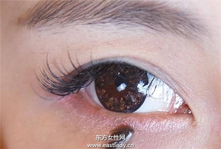 用眼睛勾走男人 简单眼妆的画法营打造出萌感女主角眼妆