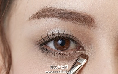 眼妆新画法营造透明感砂糖光泽眼眸