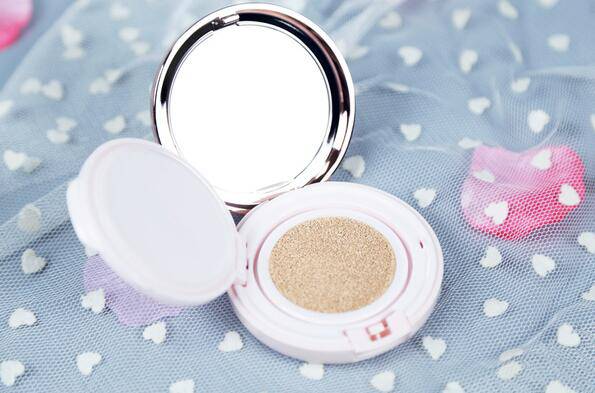 怎样化妆更 减龄  教你少女妆画起来