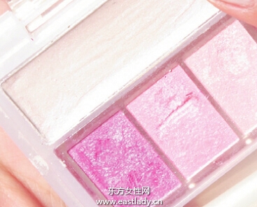 描绘柔和粉棕色眼妆