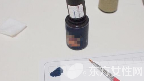 时尚的晕染美甲自然少不了宝蓝色