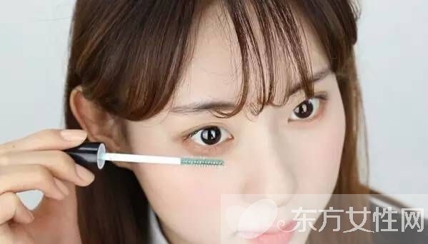 减龄扮嫩学生妆 简单修饰让你青春气息爆棚