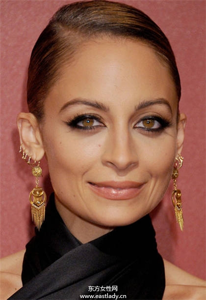 眼妆就应该这样画 欧美女星亲身示范不同眼型眼妆的画法