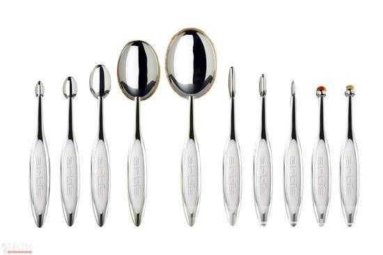 这么高颜值的美妆刷子是不是要来两把