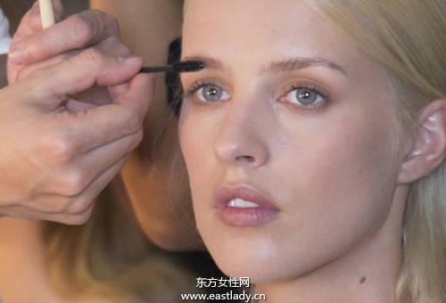 眉型竟可以改变脸型 简单眉型设计画出小脸效果