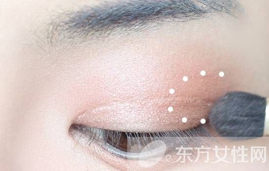 化新娘妆的六大步骤 5点事项需注意